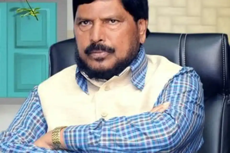 नीट लीक मामला: धर्मेंद्र प्रधान के बचाव में उतरे आठवले, सोनम वांगचुक से अनशन तोड़ने की अपील
