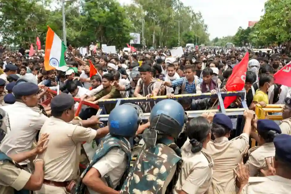 नीट पेपर लीक विवाद: सितारों का छात्रों को खुला समर्थन