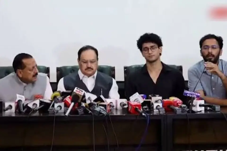 कॉकरोच जनता पार्टी का आगाज: बेरोजगारी के खिलाफ नया सियासी शंखनाद