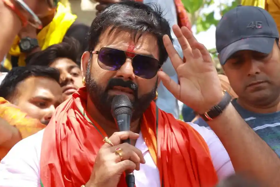 जब पवन सिंह ने भिखारियों में बांट दी इवेंट की पूरी फीस, मैनेजर का खुलासा