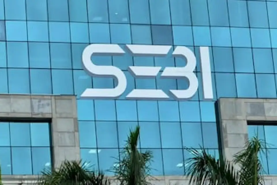 शेयर बाजार में चंद सेकंड का खेल, SEBI का बड़ा एक्शन 