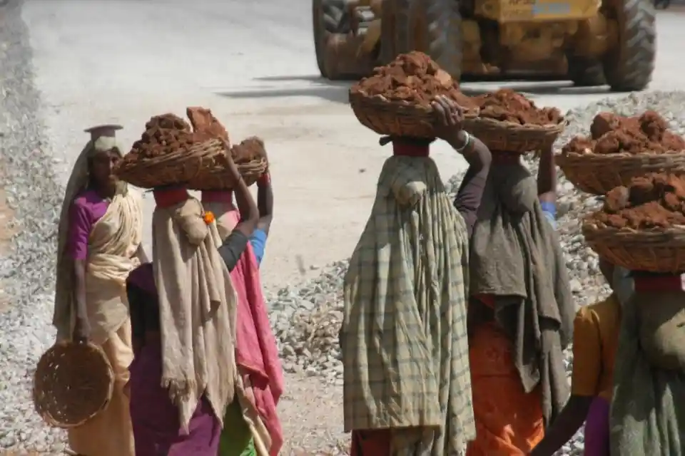 भारतीय श्रम बाजार संकेतक: महत्व, रुझान और चुनौतियां