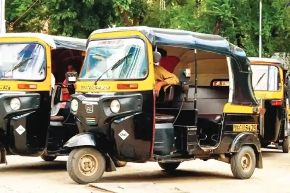 मराठी अनिवार्यता पर मुंबई में थमे ऑटो-टैक्सी के पहिए