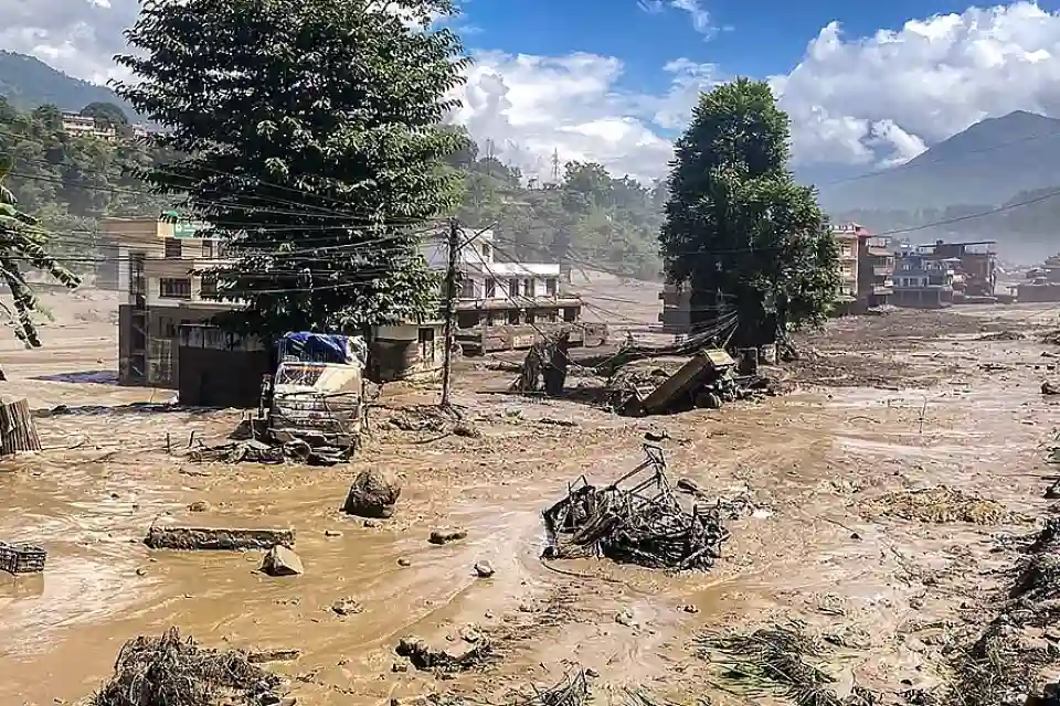 नेपाल की आपदा से थमी व्यापार की रफ्तार, भारतीय बाजार पर बढ़ा संकट