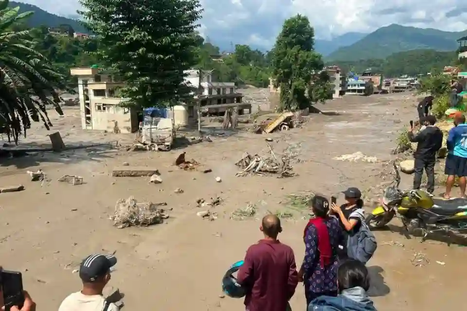 नेपाल में जलप्रलय: बाढ़ से 616 मौतें, 2500 लापता और 300 भारतीय संकट में