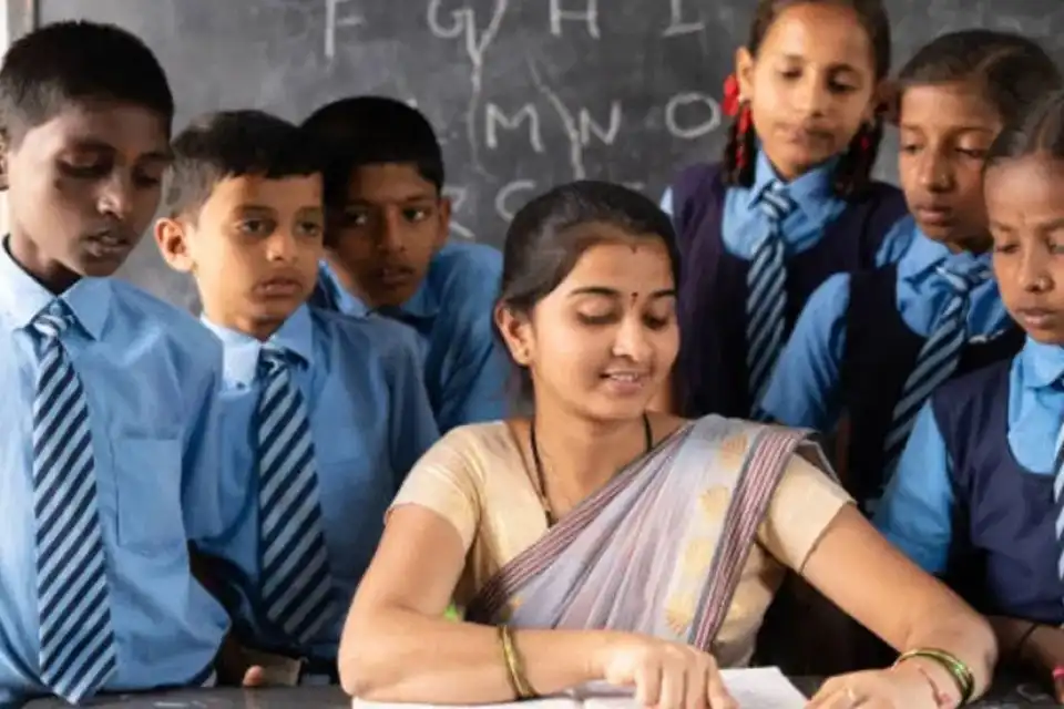 राजस्थान में घंटों के हिसाब से सैलरी पर 76,000 शिक्षक भर्ती