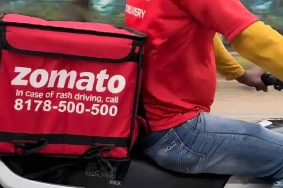 Zomato का नया झटका: कैश ऑन डिलीवरी पर वसूला जा रहा अतिरिक्त चार्ज 
