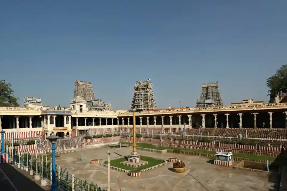 मीनाक्षी सुंदरेश्वरर मंदिर महाकुंभभिषेकम और ऐतिहासिक पृष्ठभूमि का विश्लेषण