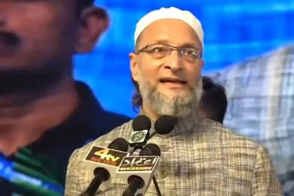 ओवैसी का विवादित बयान: "अच्छा मर्द वही जो बीवी की गुलामी करे"