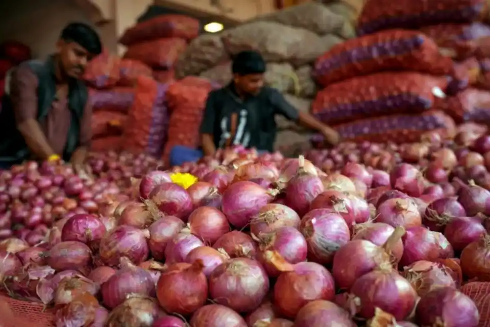 क्यों रसोई का बजट बिगाड़ रहा है प्याज़ का तीखापन?
