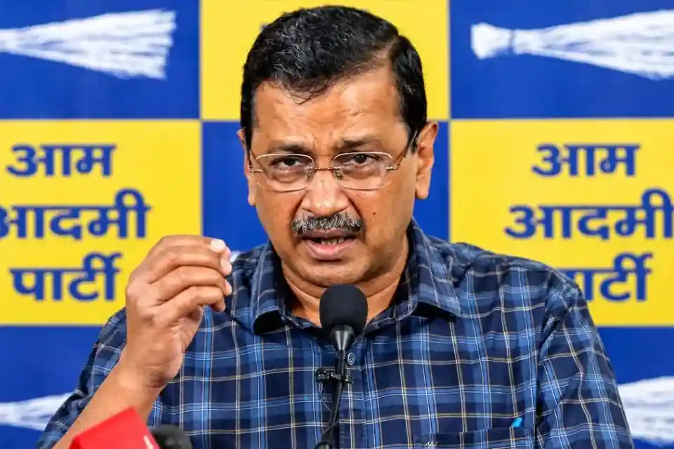 दिल्ली सीएम और केजरीवाल परिवार को चुनाव आयोग का SIR नोटिस