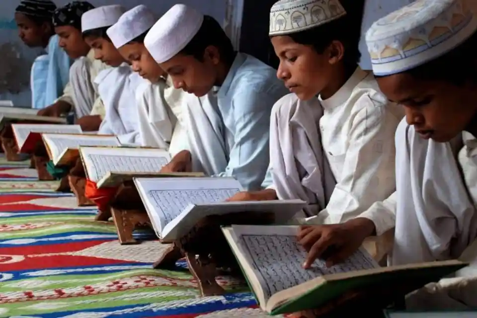 पश्चिम बंगाल में मदरसों और स्कूलों में 'वंदे मातरम' गाना अनिवार्य 
