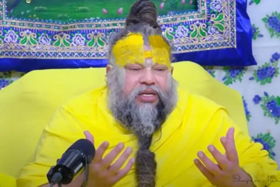 प्रेमानंद महाराज के केलीकुंज आश्रम में बन गए दो गुट, किडनी चोरी होती है: फलाहारी महाराज
