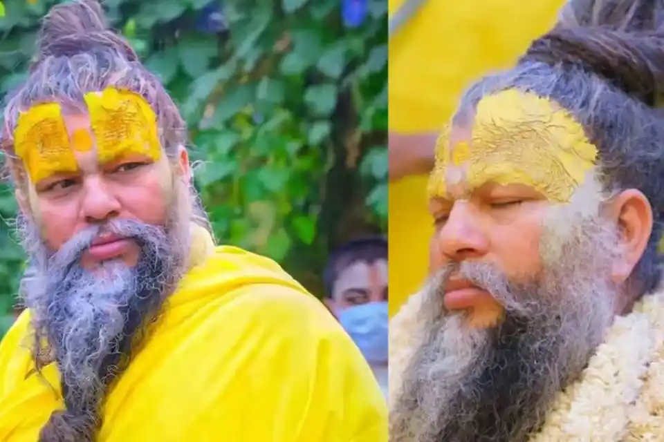 'मेरा बेटा आपके पास है' प्रेमानंद महाराज के सामने रो पड़ीं मां; संत ने दिया जवाब