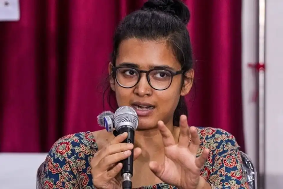 दिल्ली में प्रदर्शन से पहले स्टेशन बंद, नेहा बोरा बोलीं- आंदोलन नहीं रुकेगा