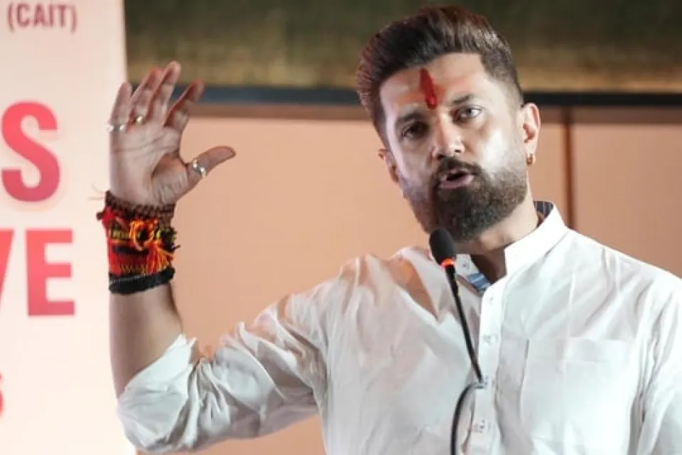 ट्रेनें रद्द करने पर चिराग का हमला- कितनी ट्रेनें रोक लेंगे?