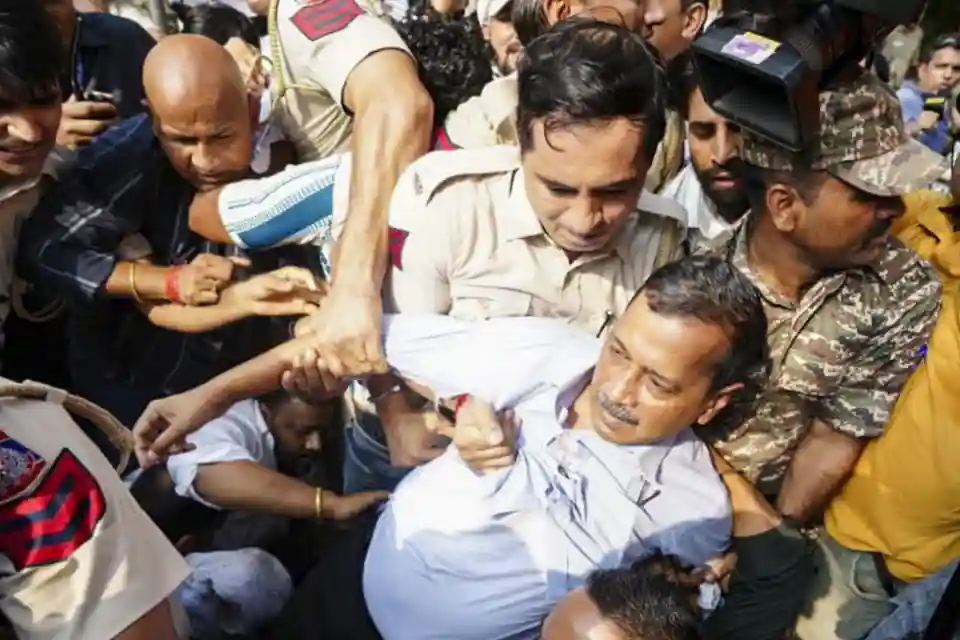 दिल्ली में बड़ा राजनीतिक हंगामा: 4 पूर्व मुख्यमंत्री हिरासत में
