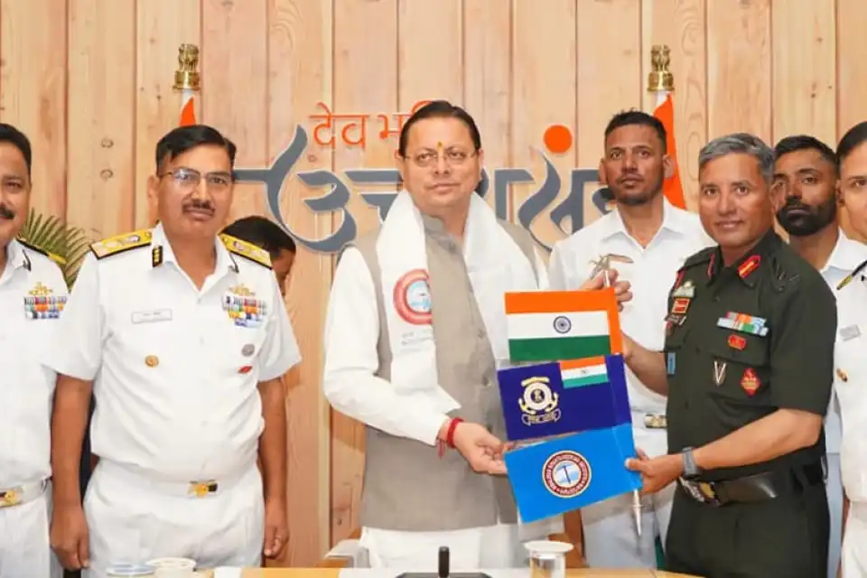 भारतीय तटरक्षक बल द्वारा माउंट मुकुट का सफल आरोहण और भूगोल