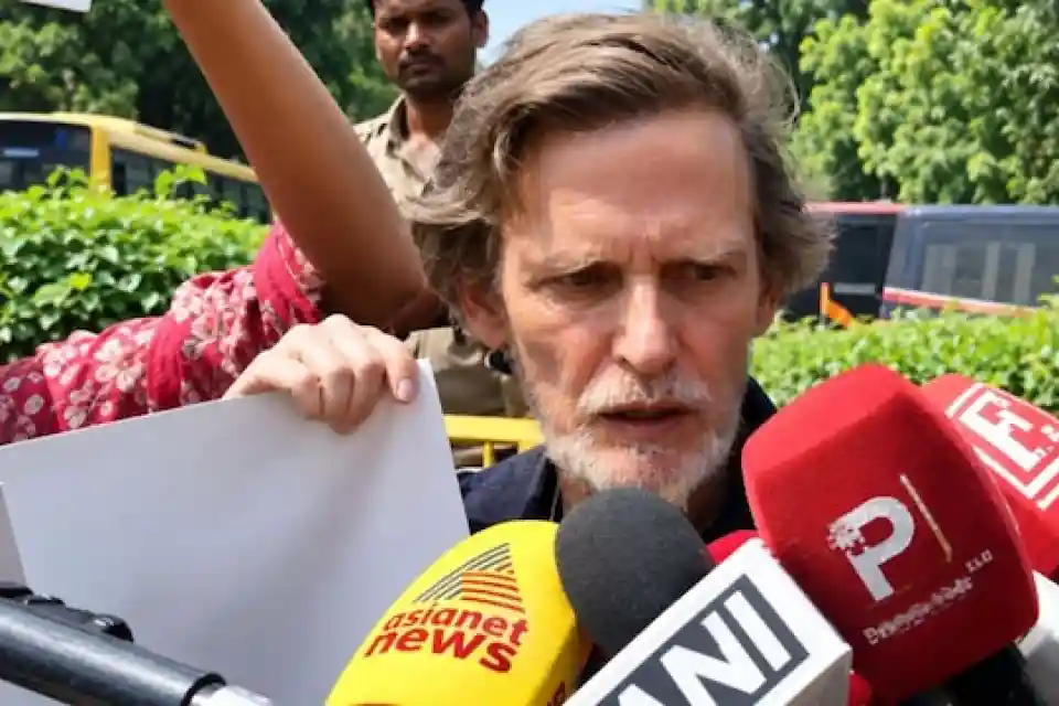 जंतर-मंतर पर विदेशी समझकर पुलिस ने किया डिटेन, निकले भारतीय अर्थशास्त्री ज्यों द्रेज़