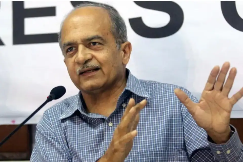 सत्ता परिवर्तन की हुंकार: प्रशांत भूषण के बयान पर सियासी घमासान