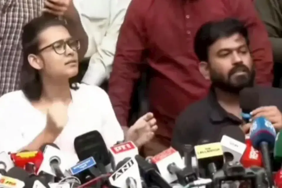 'दफा हो जाओ': दिल्ली में प्रेस कॉन्फ्रेंस के दौरान जोरदार हंगामा 