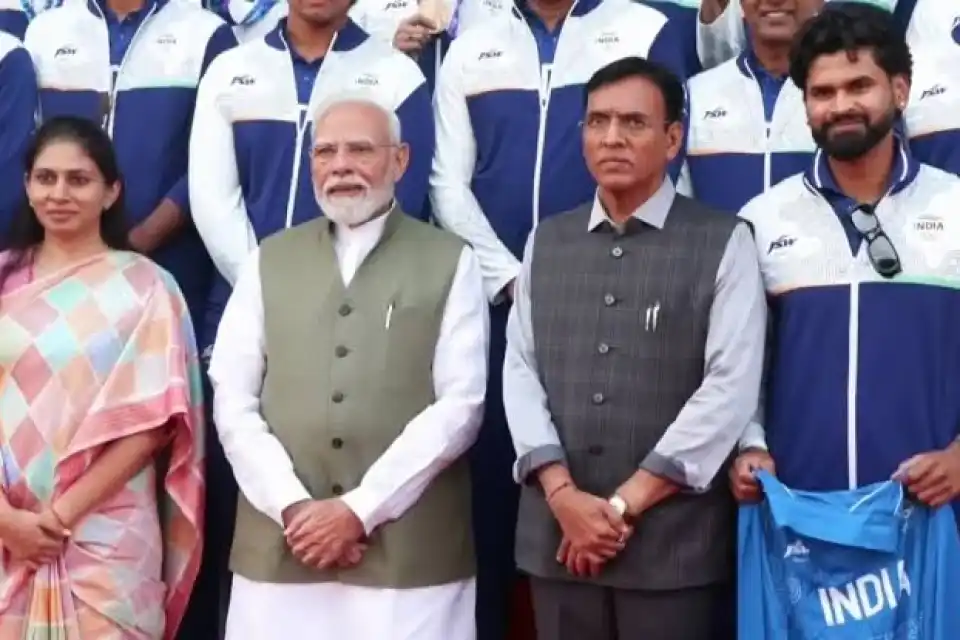 एशियन गेम्स एथलीटों से मिले पीएम मोदी: मिले खास उपहार