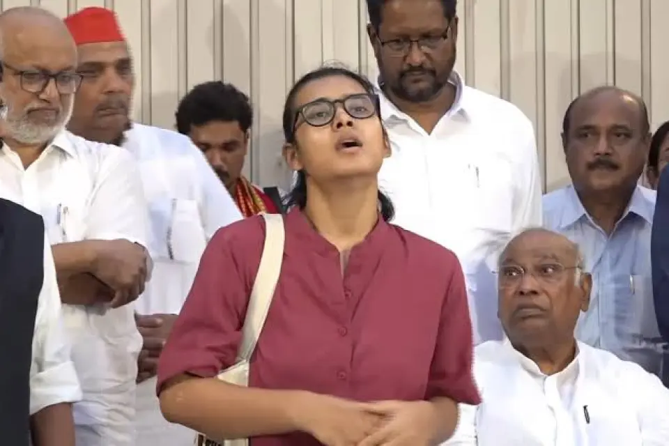 बांग्लादेश आंदोलन पर नेहा बोरा का बयान, भड़की बीजेपी