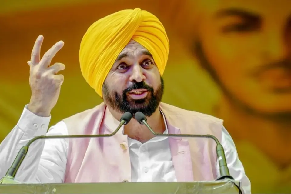 पंजाब में बवाल के बीच सीएम मान का पेरिस दौरा, बीजेपी हमलावर