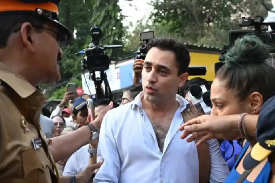 'भारत छोड़ो' नोटिस के खिलाफ बॉम्बे हाईकोर्ट पहुंचे अभिनेता इमरान खान