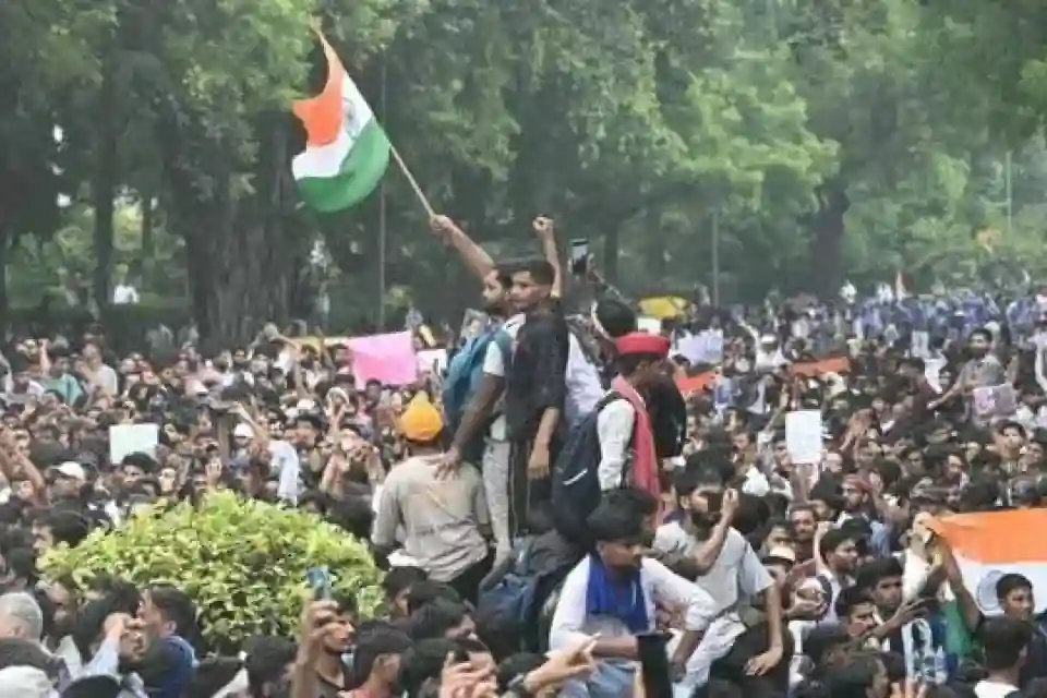 भारत और फ्रांस के प्रदर्शनों में कनेक्शन, बड़ा खुलासा
