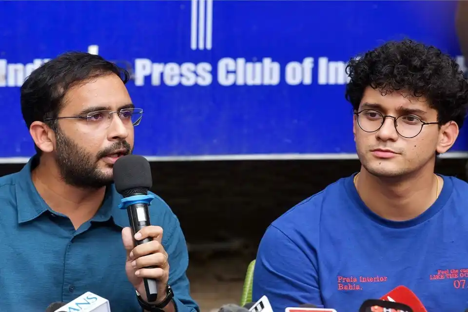 उम्र जानकर दिल्ली HC भड़का: आप जेन-Z नहीं हैं