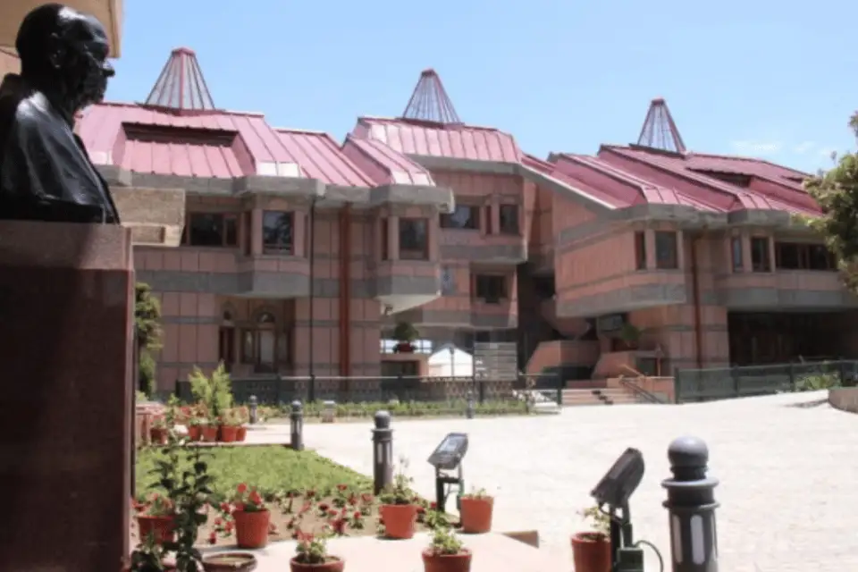आज़ादी के बाद पहली बार LBSNAA में IAS प्रशिक्षण रुका